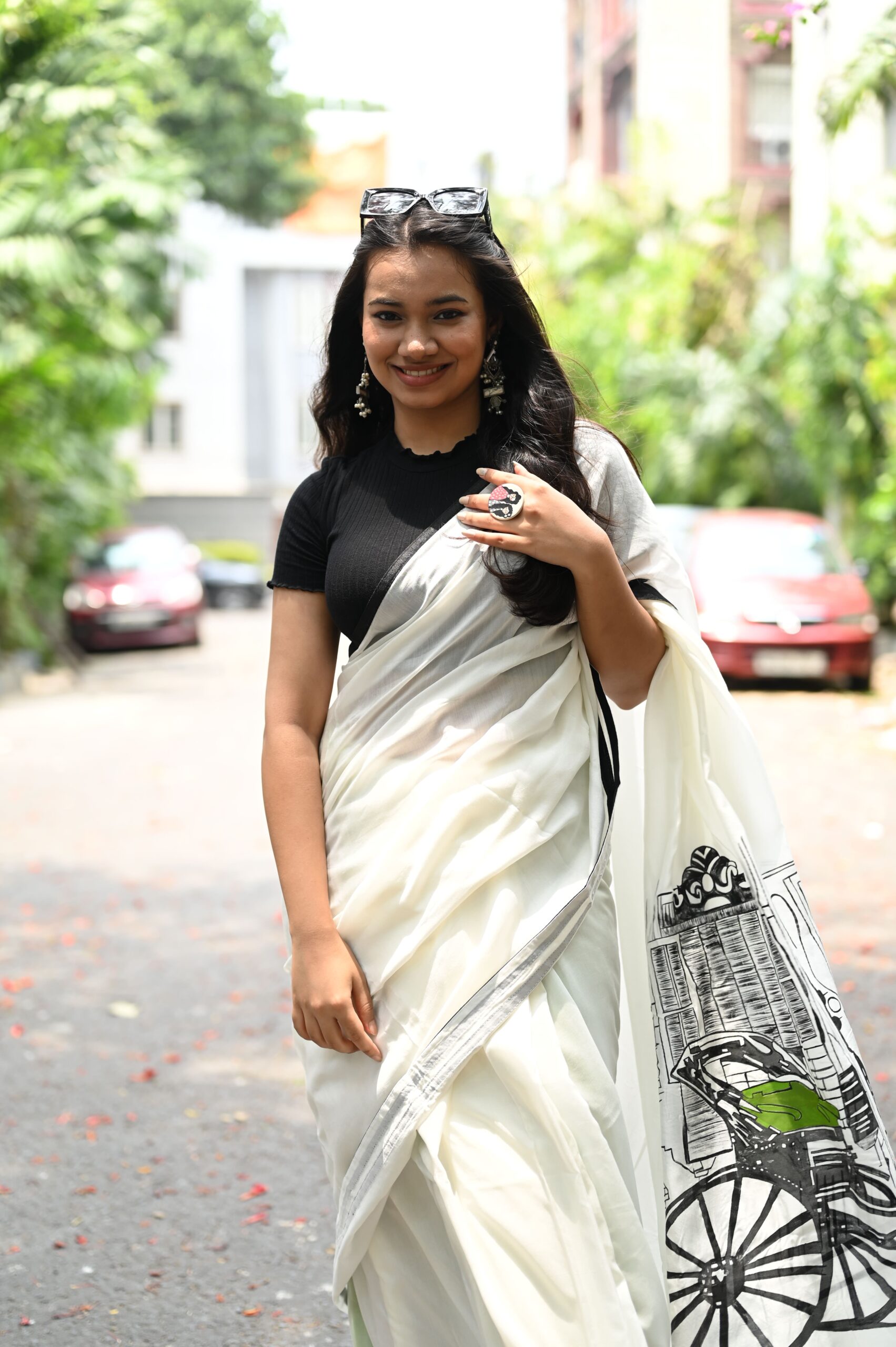 Off-White Muslin Silk Saree (Kolkata Cityscape Art) thumbnail